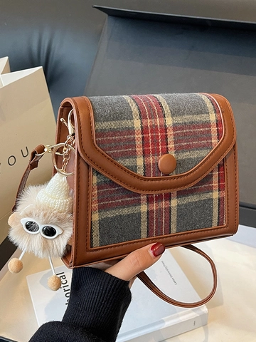 Bolso De Bandolera De Cuadros Vintage Para Mujer Bolso Cuadrado Pequeño De Cuero PU Con Lindo Colgante De Peluche Estilo Británico