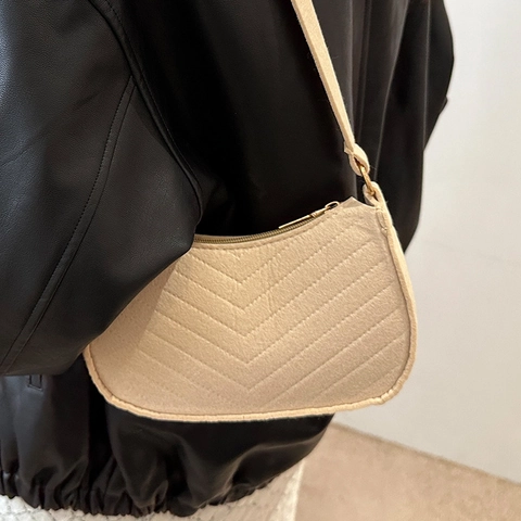 Korean Style Felt Underarm Bag For Women Trendy V-Quilted Shoulder Bag With Pom-Pom Metal Chain Casual Hobo Handbag