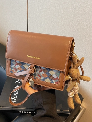 Bolso de Hombro de Patchwork para Mujer Vintage Color de Contraste Geométrico Bolso de Bandolera Cuadrado de Cuero PU Con Colgante de Conejo