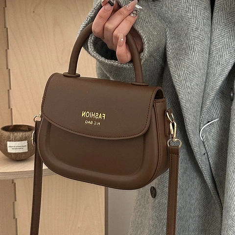 Fashion PU Leather Saddle Shoulder Bag for Women Versatile Small Crossbody Handbag with Top Handle and Adjustable Strap
