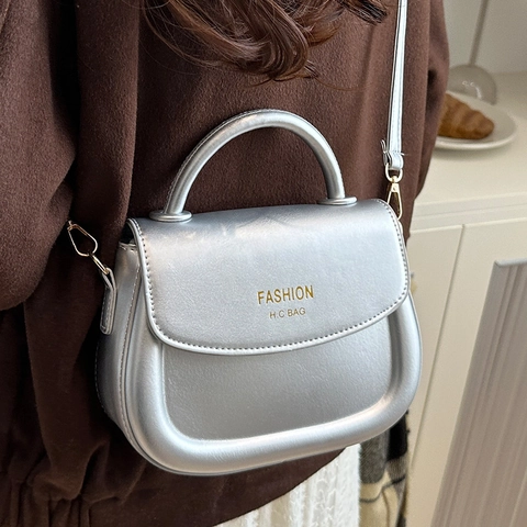 Fashion PU Leather Saddle Shoulder Bag for Women Versatile Small Crossbody Handbag with Top Handle and Adjustable Strap