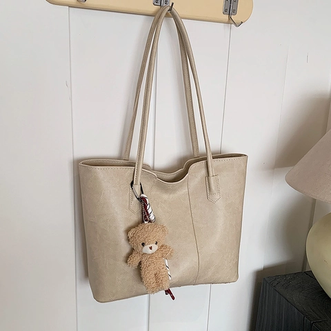 Bolso Tote de Cuero PU de Gran Capacidad para Mujer Bolso de Hombro Vintage Simple Con Colgante de Oso de Peluche para Uso Diario
