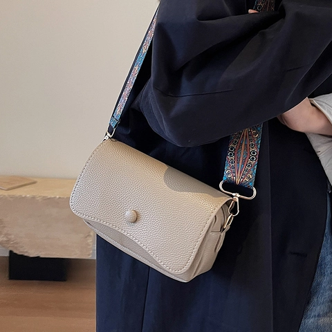 Retro PU Leder Umhängetasche Für Damen Mit Breitem Ethno-Muster Gurt Boho Stil Kleine Quadratische Schultertasche Vielseitige Tasche