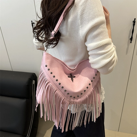 Vintage PU Leder Schultertasche Mit Quasten Für Damen Böhmische Nieten Kreuz Dekor Messenger Bag Punk Rock Mode Umhängetasche