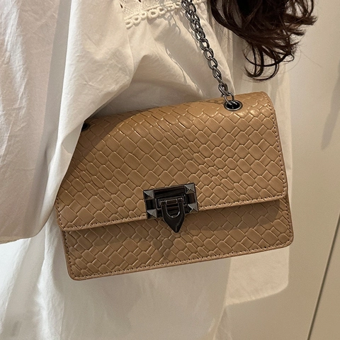 Sac Bandoulière Femme en Cuir PU Motif Tissé Mode Petit Sac Carré avec Chaîne en Métal Décontracté Quotidien Sac à Rabat