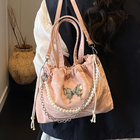 Mochila Cordón para Mujer en Cuero PU Plisado Con Mariposa de Metal Y Cadena de Perlas Artificiales Bolso Cubo Multiusos