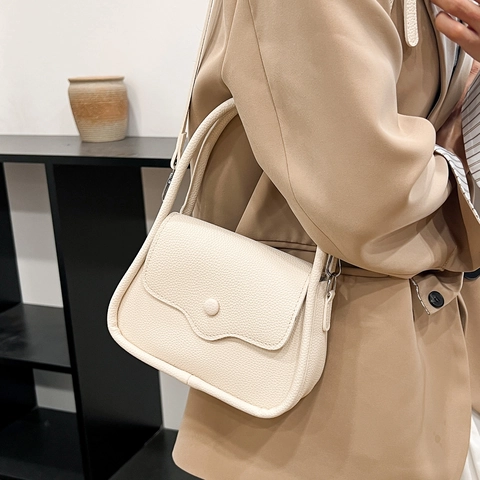 Bolso de Silla de Montar para Mujer Cuero PU con Patrón de Lichi Bolso Bandolera Pequeño con Asa de Borde Ondulado
