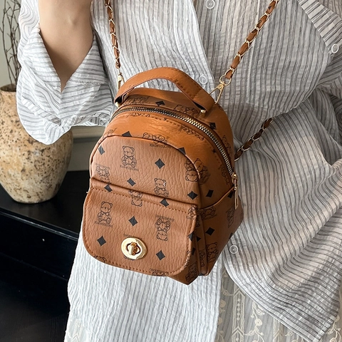 Mini Mochila de Moda para Mujer Estampado de Oso y Diamantes Bolso de Hombro de Cuero PU Pequeño con Cadena y Cierre