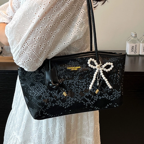 Bolso de Hombro para Mujer de Cuero Artificial PU con Patrón de Serpiente Lazo de Perlas Artificiales Colgante de Corazón Tote