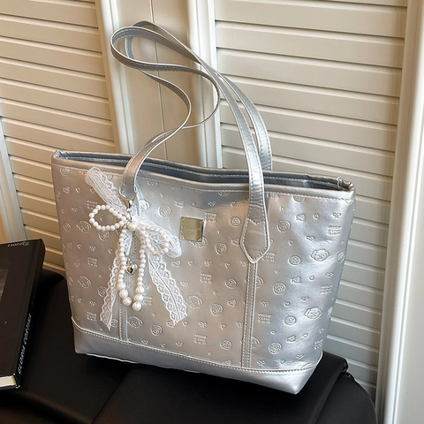 Borsa Tote da Donna in Pelle PU con Goffratura Grande Capacità Borsa a Spalla Con Ciondolo a Fiocco in Pizzo e Perle