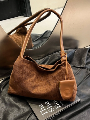 Borsa a Spalla da Donna Minimalista in Pelle PU Effetto Scamosciato Borsa Sottobraccio Retrò Con Pendente Decorativo