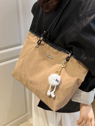 Sac Cabas Mode pour Femmes en Cuir PU Plissé Grande Capacité Sac à Épaule Minimaliste Avec Pendentif Monstre en Peluche Urbain