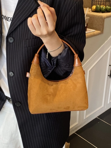 Borsa a Spalla Hobo da Donna in Finta Pelle Scamosciata Vintage Borsa a Mezzaluna Casual Con Pendente a Cane di Peluche