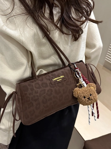Borsa Sottobraccio con Stampa Leopardata di Nicchia Francese per Donna Grande Capacità Borsa a Tracolla Baguette con Ciondolo a Orso in Pelle PU