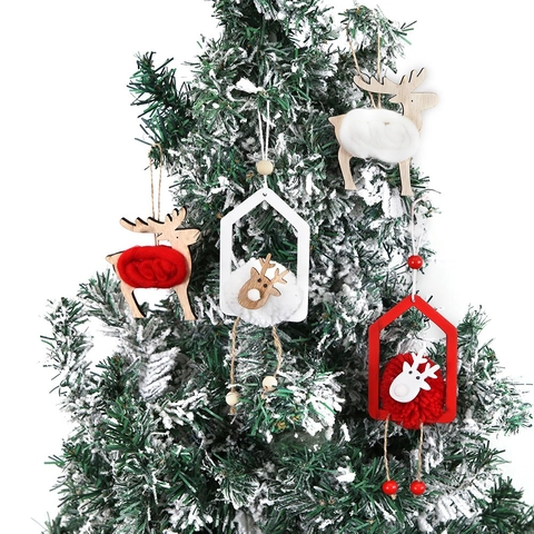 Ornamenti da Appendere a Forma di Renna in Legno Fatti a Mano Con Sfere di Peluche per Decorazione Albero di Natale Pendente