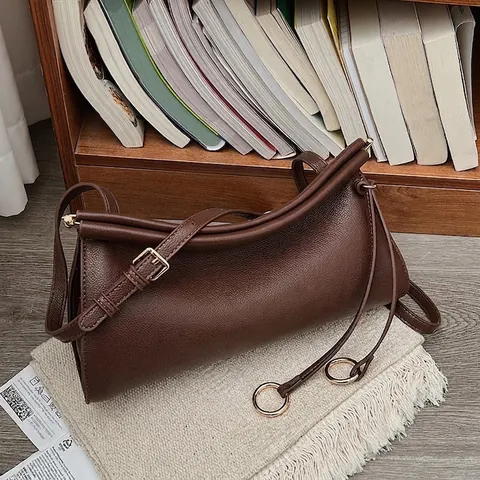 Minimalist PU Leather Baguette Shoulder Bag For Women Retro Lychee Texture Large Capacity Commuting Crossbody Bag Solid Color