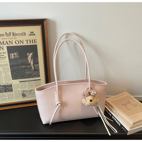 Borsa Tote da Donna a Grande Capacità in Pelle PU Borsa a Tracolla Texture Pieghettata Borsa da Pendolare Con Ciondolo a Orsetto Tinta Unita