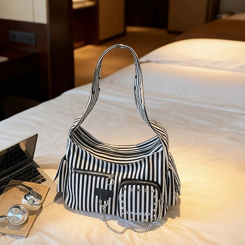 Borsa a Spalla Da Moto Con Borchie Per Donna Grande Capacità Borsa a Tracolla In Tela Catena Metallica Stile Punk Street Moda Borsa Hobo