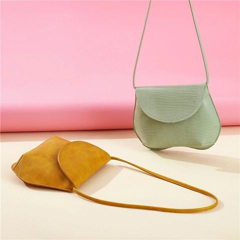 Women Lizard Embossed Round Shoulder Bag PU Leather Flap Crossbody Bag Street Style Minimalist Solid Color Small Handbag