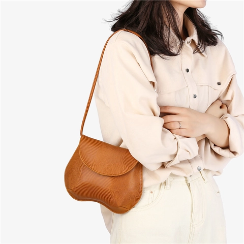 Women Lizard Embossed Round Shoulder Bag PU Leather Flap Crossbody Bag Street Style Minimalist Solid Color Small Handbag