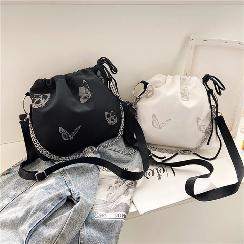 Stijlvolle Dames Nylon Vlinderprint Emmer Tas Trekkoord Schoudertas Crossbody Met Metalen Ketting Casual Mode Messenger Bag