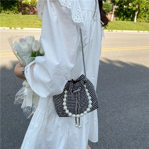 Borsa a Secchiello da Donna di Lusso con Strass e Manico in Perla Artificiale Borsa a Tracolla Lucida con Coulisse Catena Party