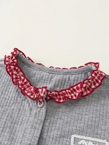 Dolce Maglietta a Maniche Lunghe in Maglia a Coste da Ragazza Grigia Con Finiture a Volant in Gingham Rosso Top Patchwork Slim