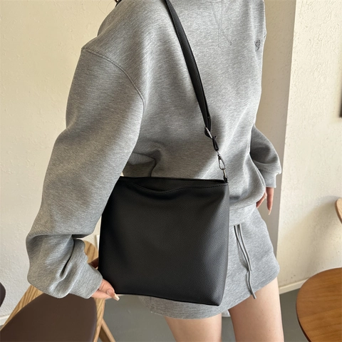 Winter Neu High-End Nischen Design Schultertasche Lychee Textur PU Leder Umhängetasche Minimalistisch Personalisiert Trendy Handtasche Damen Tasche