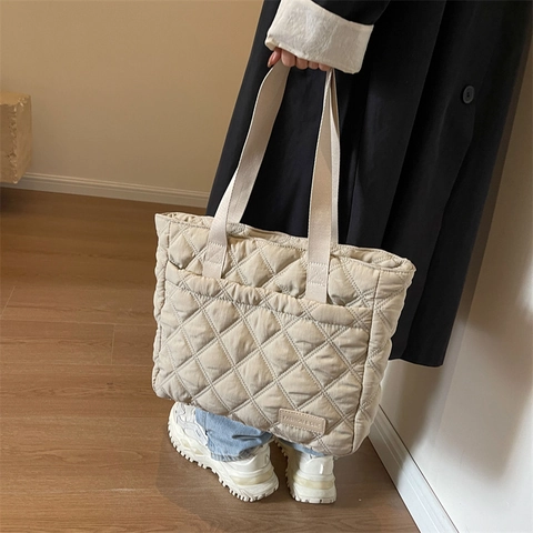Inverno Nuova Borsa a Tracolla in Tessuto Trapuntato di Grande Capacità Moda Semplice Motivo a Rombi Borsa a Mano per Donna