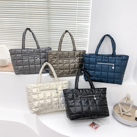 Borsa Tote Trapuntata da Donna Grande Capacità in Nylon Metallico Borsa a Spalla Casual Invernale Imbottita Borsa a Mano Moda Hobo Bag