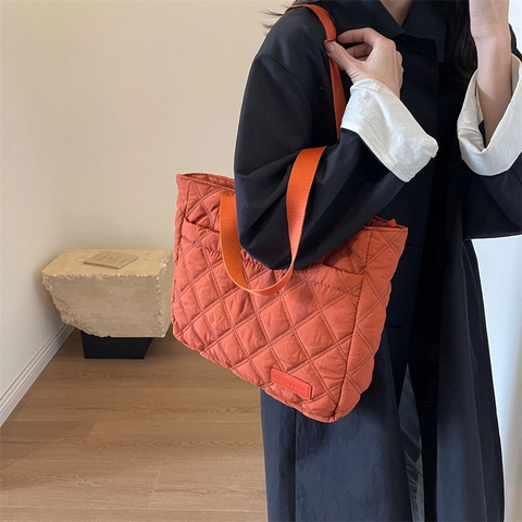 Inverno Nuova Borsa a Tracolla in Tessuto Trapuntato di Grande Capacità Moda Semplice Motivo a Rombi Borsa a Mano per Donna