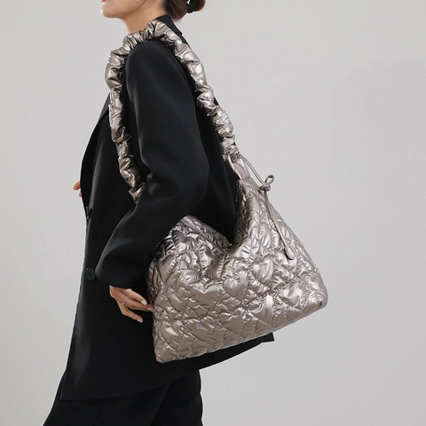 Damen Gesteppt Herzmuster Nylon Schultertasche Metallic Puffer Wolke Tasche Große Kapazität Lässige Unterarm Handtasche