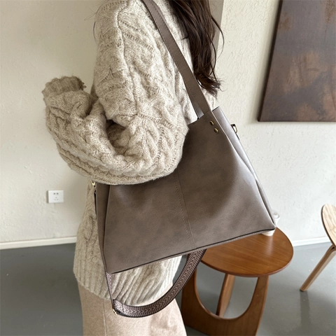 Dames High-End PU Leer Schoudertas Tote Bag Grote Capaciteit Urban Minimalistische Retro Crossbody Tas Met Geweven Brede Riem