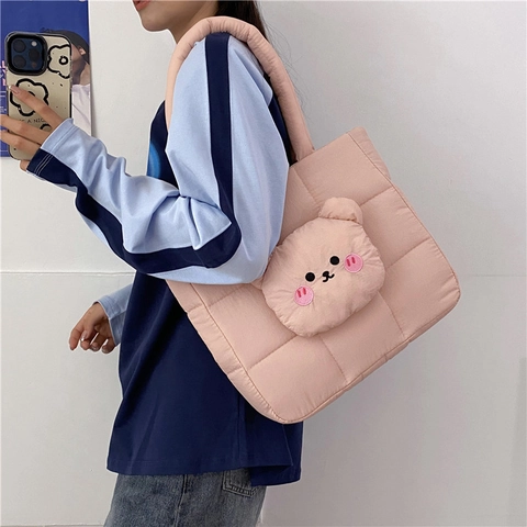 Damen Gesteppte Nylon Schultertasche Mit 3D Teddybär Verzierung Große Kapazität Puffer Tote Bag Lässige Weiche Handtasche