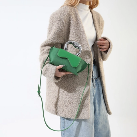 Borsa a Mano in PU e Camoscio Giuntato Con Manico in Metallo Argento Irregolare Patta a Onde Borsa a Tracolla Moda Trendy