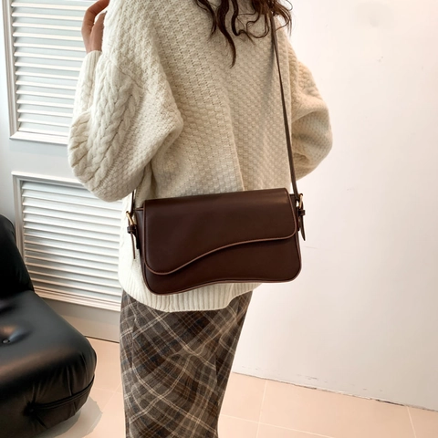 Borsa a Spalla da Donna in Pelle PU Moda Semplice Lembo a Bordo Ondulato Borsa a Tracolla Tinta Unita Pendolare Elegante