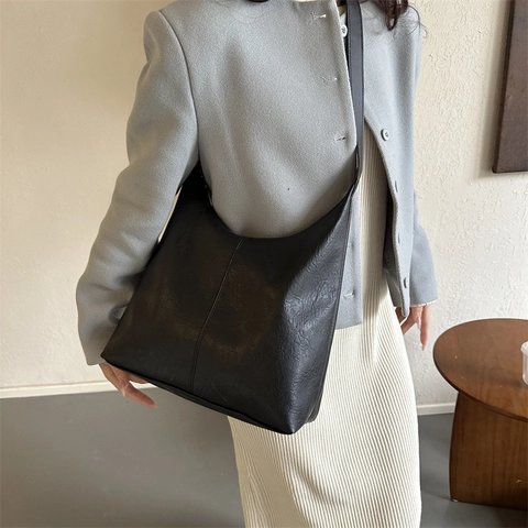 Minimalist Large Capacity PU Leather Hobo Shoulder Bag For Women Retro Solid Color Crossbody Tote Daily Fashion Underarm Bag