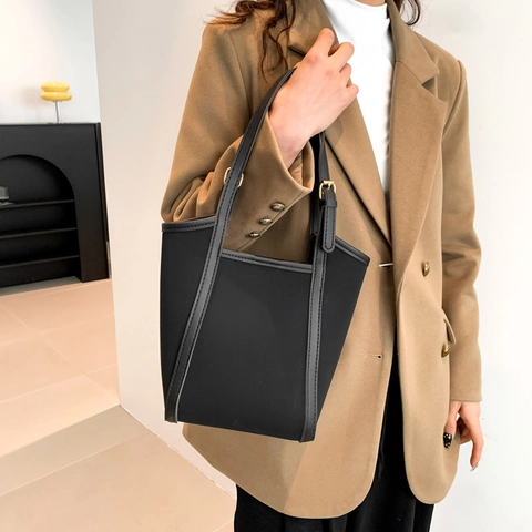 Sac à Épaule en Cuir PU Design de Niche Minimaliste Pour Femmes Grand Sac Fourre-tout Avec Pochette Assortie Bandoulière Réglable