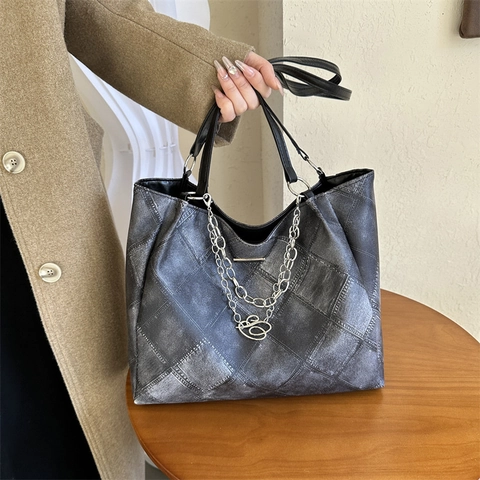 Borsa Tote in Pelle PU a Grande Capacità per Donna Borsa a Tracolla Trapuntata Retro Con Catena in Metallo Ciondolo a Cuore