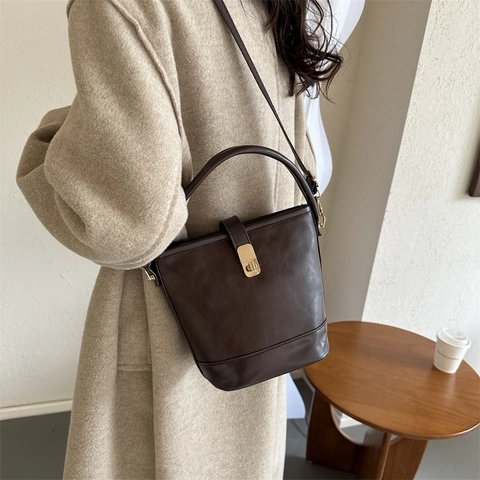 Vintage PU Leder Beuteltasche Für Damen Kontrastfarbe Patchwork Handtasche Mit Metallschloss Schulter Umhängetasche Retro Urban Simple Tasche