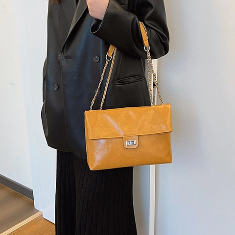 Women Minimalist PU Leather Shoulder Bag With Chain Strap Flap Turn Lock Large Capacity Crossbody Handbag For Daily Office