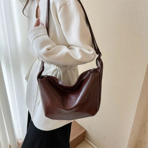 Women Large Capacity PU Leather Shoulder Bag Urban Minimalist Retro Hobo Bag Crescent Crossbody Bag With Adjustable Wide Strap