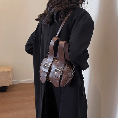 Damen Retro PU Leder Schultertasche Urban Minimalistisch Umhängetasche Mit Schnallenriemen Niche Design Kleine Handtasche