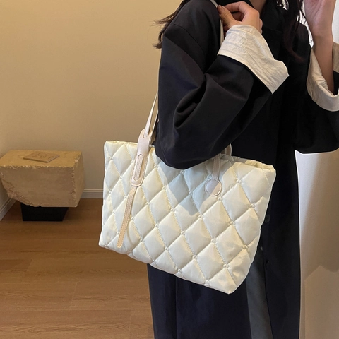 Women's Fashion Large Capacity Quilted Tote Bag Rhombic Puffer Shoulder Bag For Casual Daily Commute Urban Stylish Fabric Bag