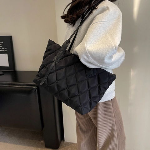 Women's Fashion Large Capacity Quilted Tote Bag Rhombic Puffer Shoulder Bag For Casual Daily Commute Urban Stylish Fabric Bag