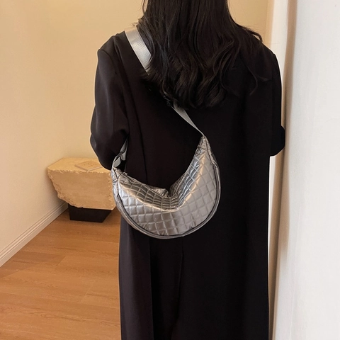 Bolso de Hombro Acolchado de Cuero PU Metálico para Mujer Moda Color Sólido Correa Ancha Bolso Bandolera Casual Hobo