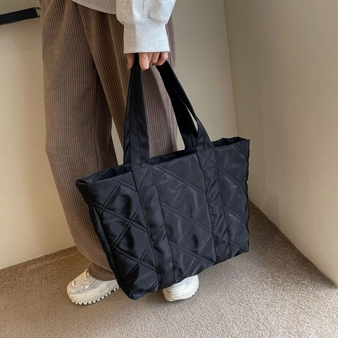 Bolso Tote de Nailon Acolchado para Mujer con Patrón de Diamantes Gran Capacidad Bolso de Hombro Estilo Urbano Simple Bolso de Mano de Color Sólido para Viaje Diario