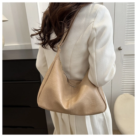 Women's Urban Minimalist PU Leather Hobo Shoulder Bag Large Capacity Pleated Solid Color Tote Bag For Daily Commute