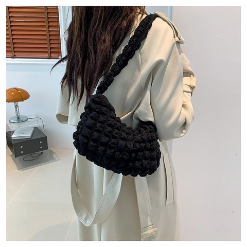 Trendy Bubble Texture Shoulder Bag For Women Pleated Fabric Underarm Bag Hobo Style Casual Handbag Niche Designer Minimalist Purse