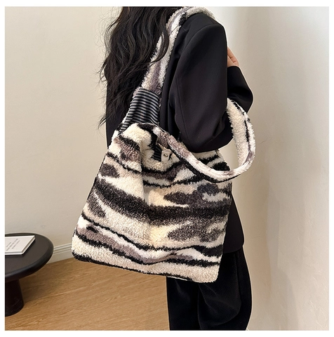 Trendige Plüsch Fleece Schultertasche Für Damen Zebra Muster Tote Große Kapazität Sherpa Eimer Handtasche Winter Einkaufstasche